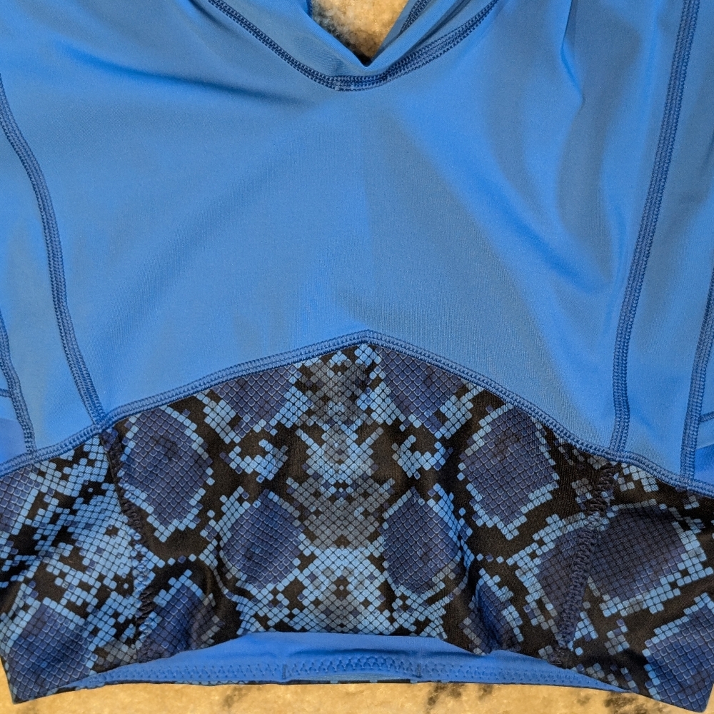 NWOT Lululemon All The Right Places Crop – Size 8 – Pipe Dream Blue Snake - Picture 3 of 5